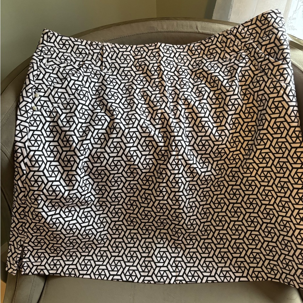 Women's Black and White Patterned Golf ⛳️ Skort